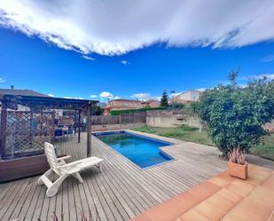 Piscina de Casa adosada en venda en Sant Julià del Llor i Bonmatí amb Terrassa, Piscina i Balcó