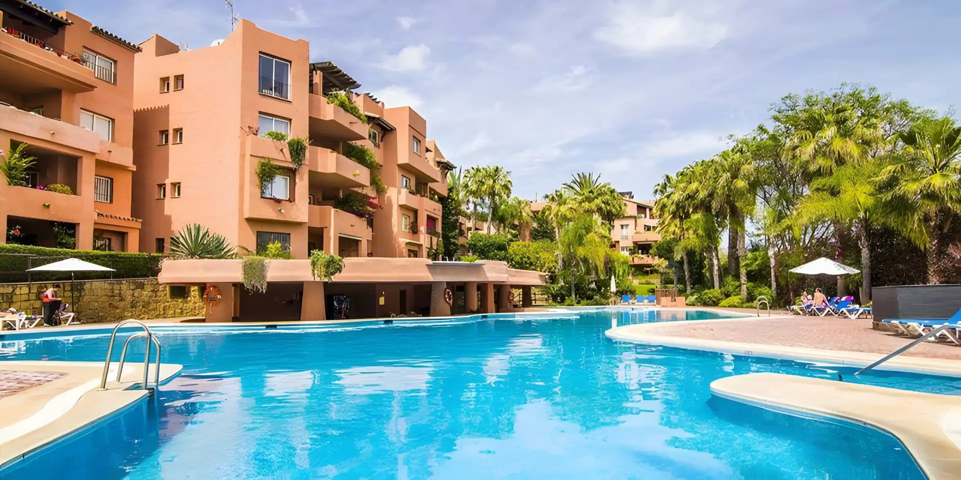 Vista exterior de Apartamento en venta en Marbella con Aire acondicionado, Terraza y Piscina