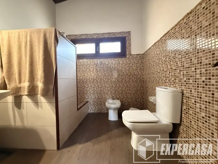 Bany de Casa o xalet en venda en Pedralba amb Calefacció i Terrassa