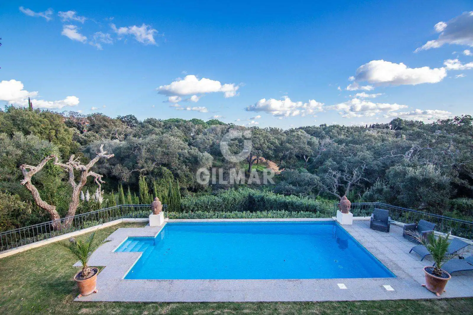 Chalet con piscina en venta en Sotogrande Alto