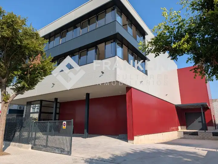 Vista exterior de Nave industrial de alquiler en L'Hospitalet de Llobregat