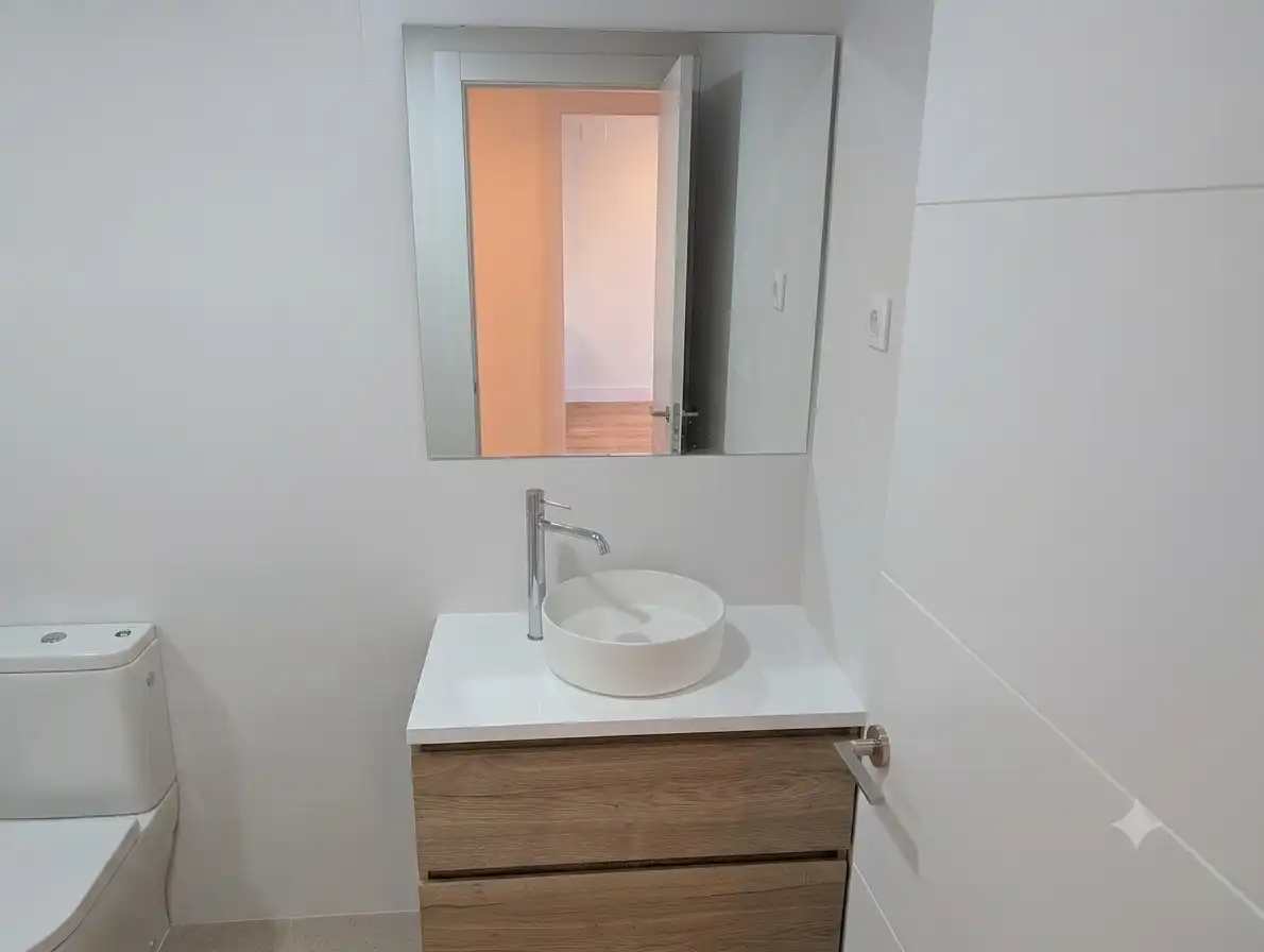 Bathroom of Flat for rent in Sabadell  with Air Conditioner, Heating and Parquet flooring