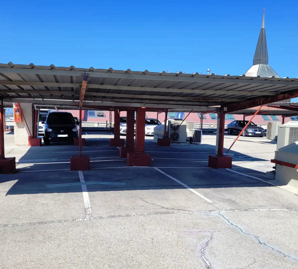 Parking de Local de alquiler en Madrid con Aire acondicionado, Calefacción y Alarma
