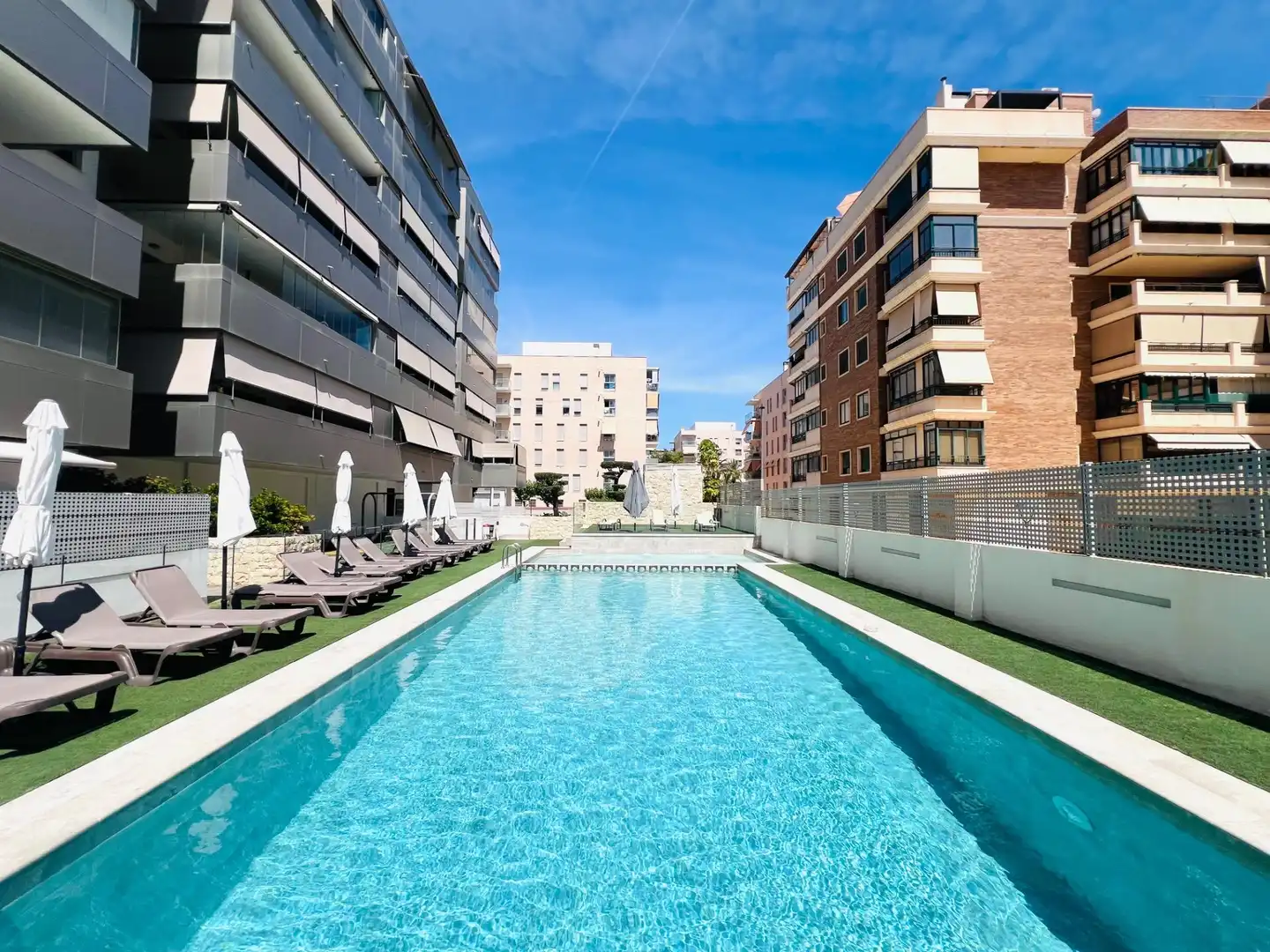 Swimming pool of Attic for sale in Elche / Elx  with Air Conditioner, Heating and Private garden