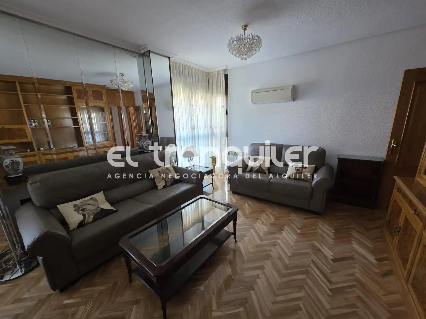 Sala d'estar de Pis de lloguer en Madrid amb Aire condicionat, Parquet i Piscina