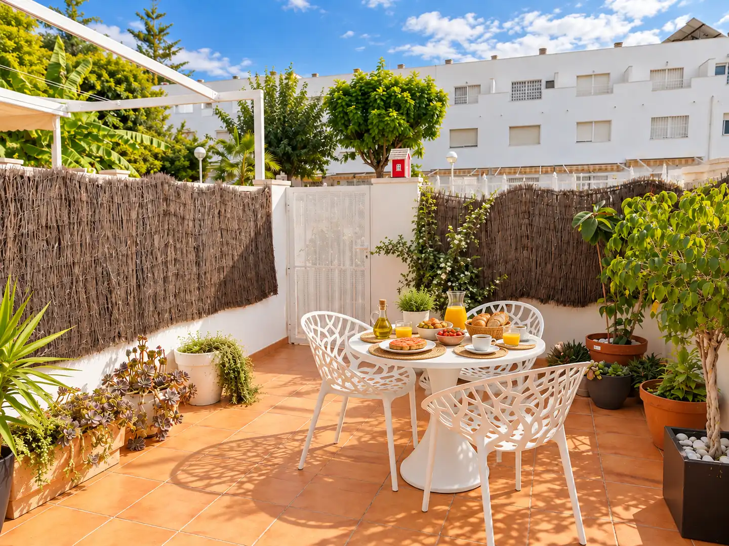 Terrace of Detached homes for sale in Pueblo Español - Coveta Fumá