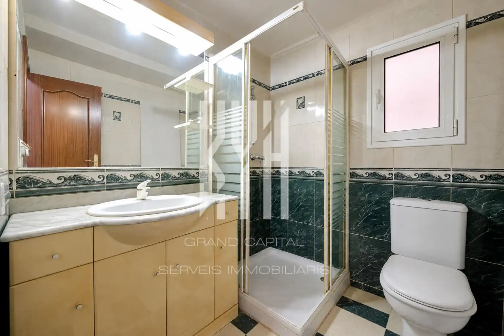 Bathroom of Flat for sale in Salt  with Balcony