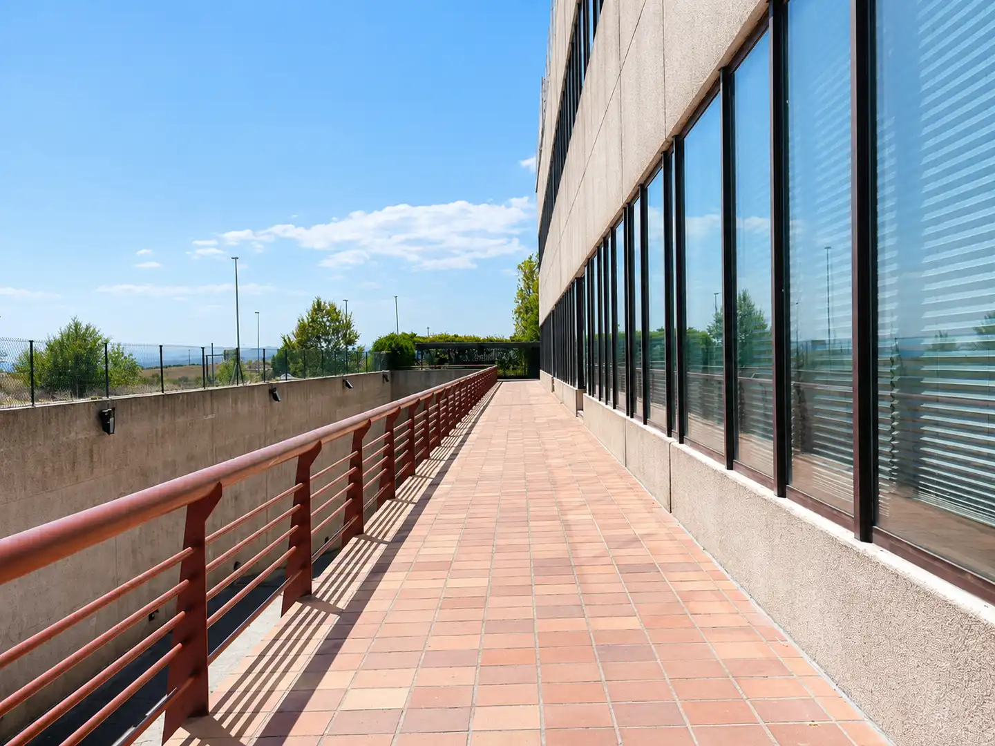 Außenansicht von Büro zur Miete in Las Rozas de Madrid mit Klimaanlage, Heizung und Terrasse