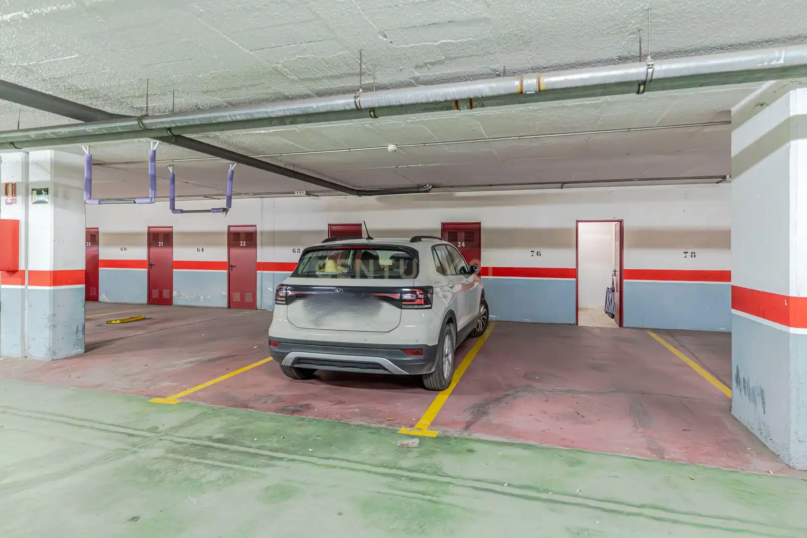 Parkplatz von Wohnung zum Verkauf in Manilva mit Privatgarten, Abstellraum und Gemeinschaftspool
