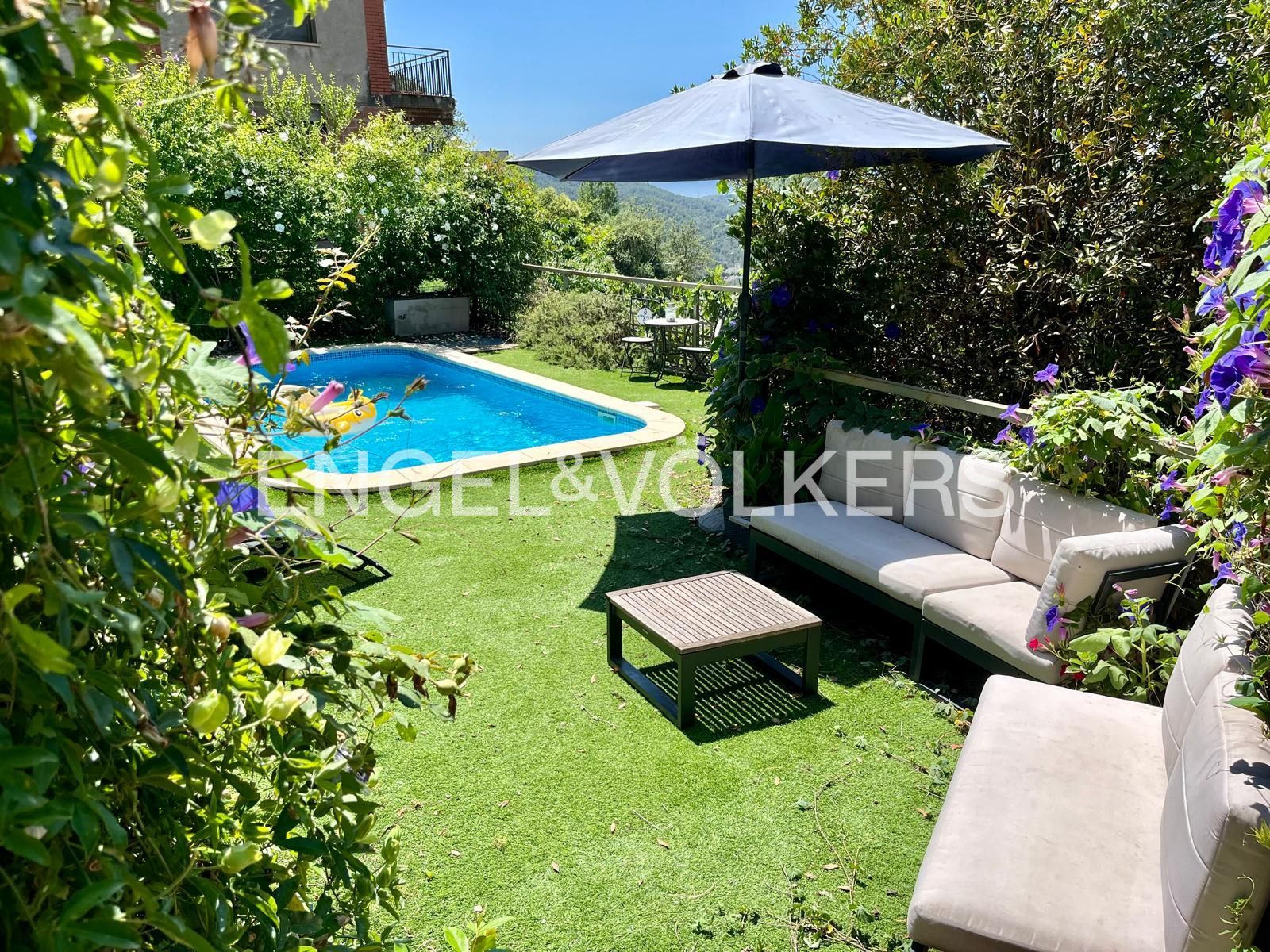 Jardí de Casa o xalet en venda en Sant Cugat del Vallès amb Aire condicionat, Calefacció i Jardí privat