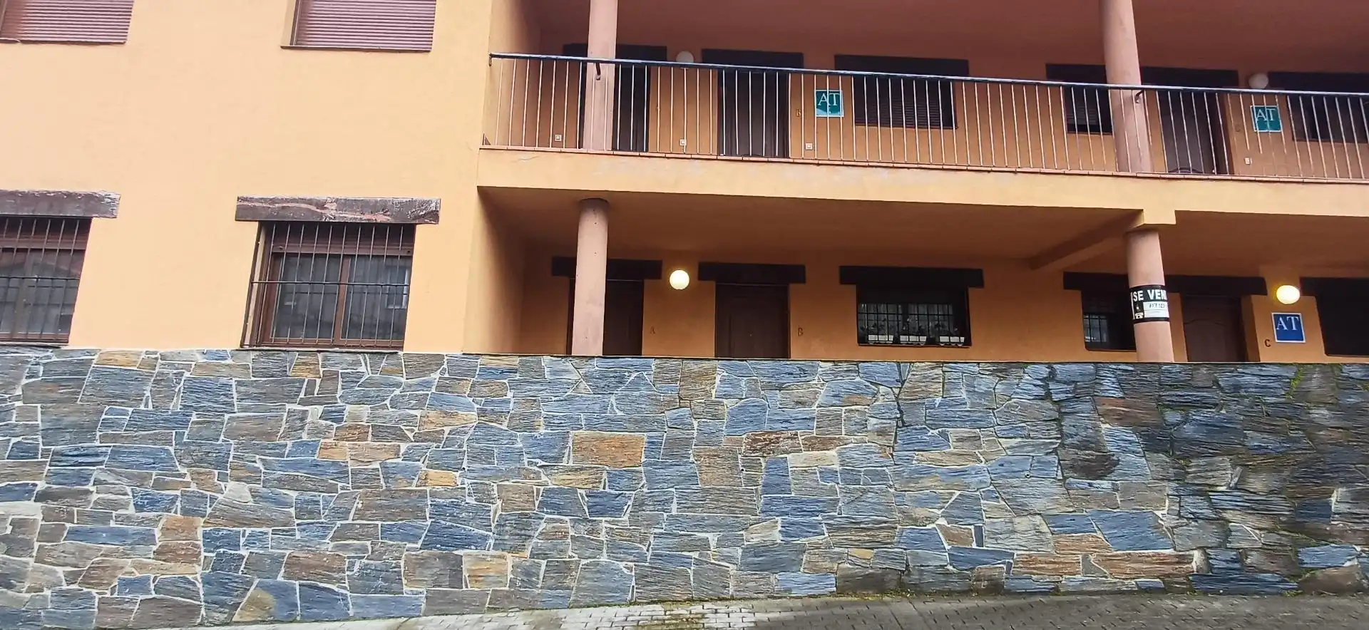 Außenansicht von Erdgeschoss zum Verkauf in Ladrillar mit Terrasse und Balkon