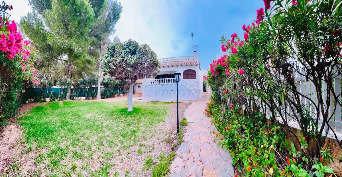 Jardí de Casa o xalet en venda en Orihuela amb Terrassa, Moblat i Balcó