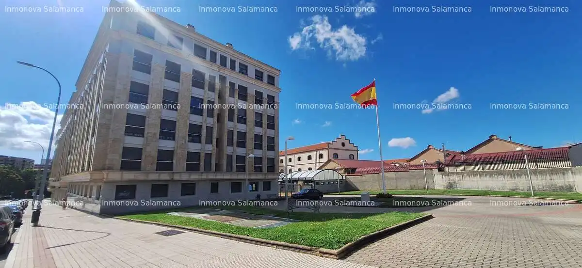 Vista exterior de Pis de lloguer en Salamanca amb Calefacció, Moblat i Piscina comunitària