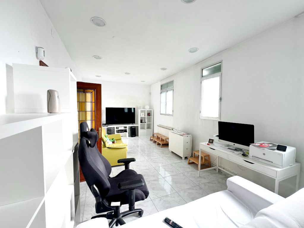 Living room of Flat for sale in  Madrid Capital  with Air Conditioner, Heating and Private garden