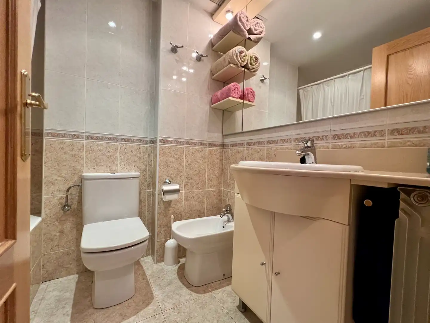Bathroom of Flat for sale in Jaca  with Heating, Parquet flooring and Terrace