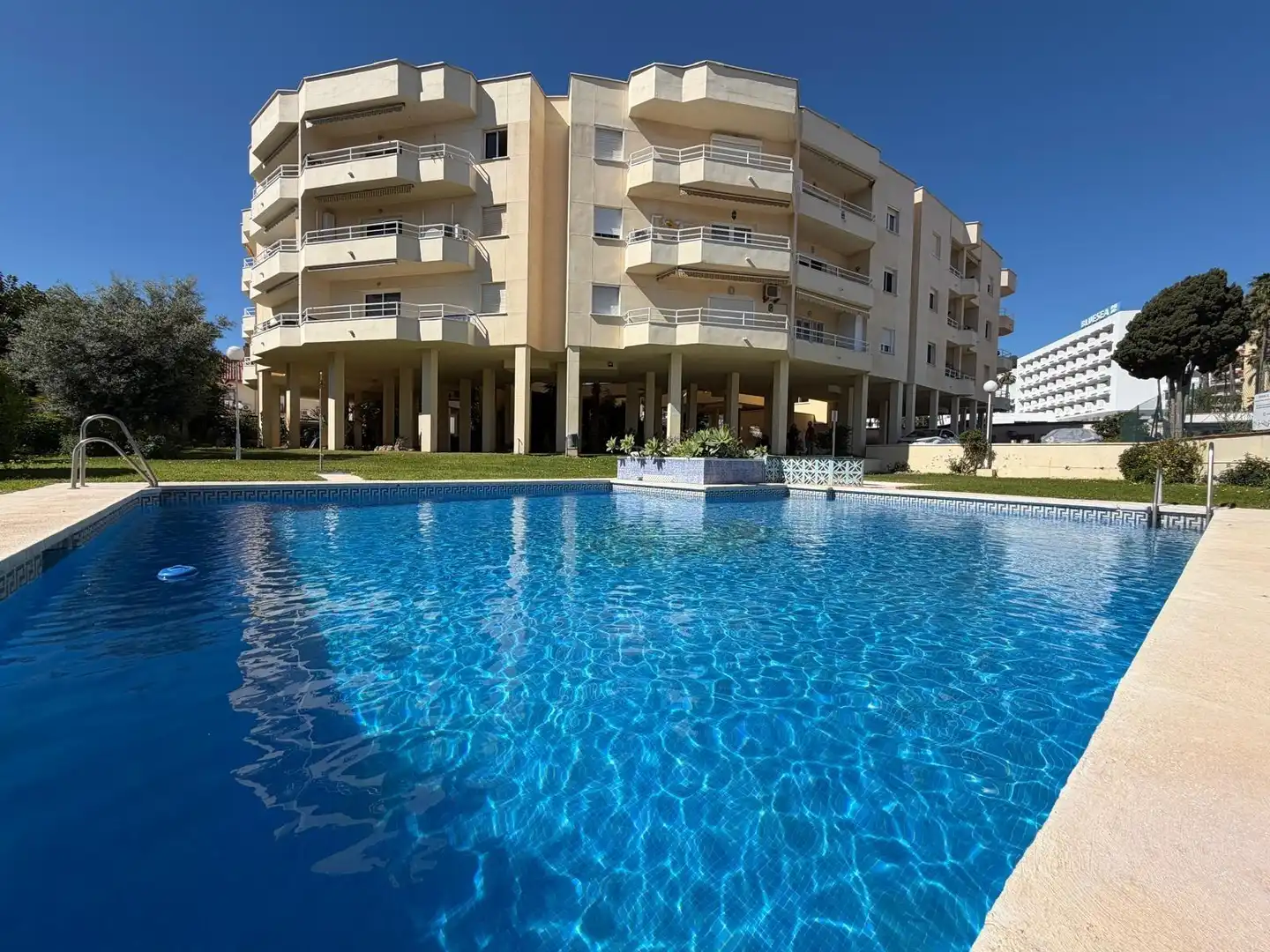 Apartament amb piscina en venda a Avenida CARLOTA ALEXANDRI