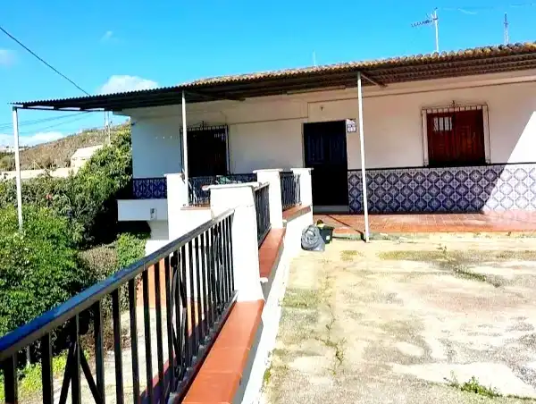 Vista exterior de Casa o xalet en venda en Vélez-Málaga amb Aire condicionat, Jardí privat i Terrassa