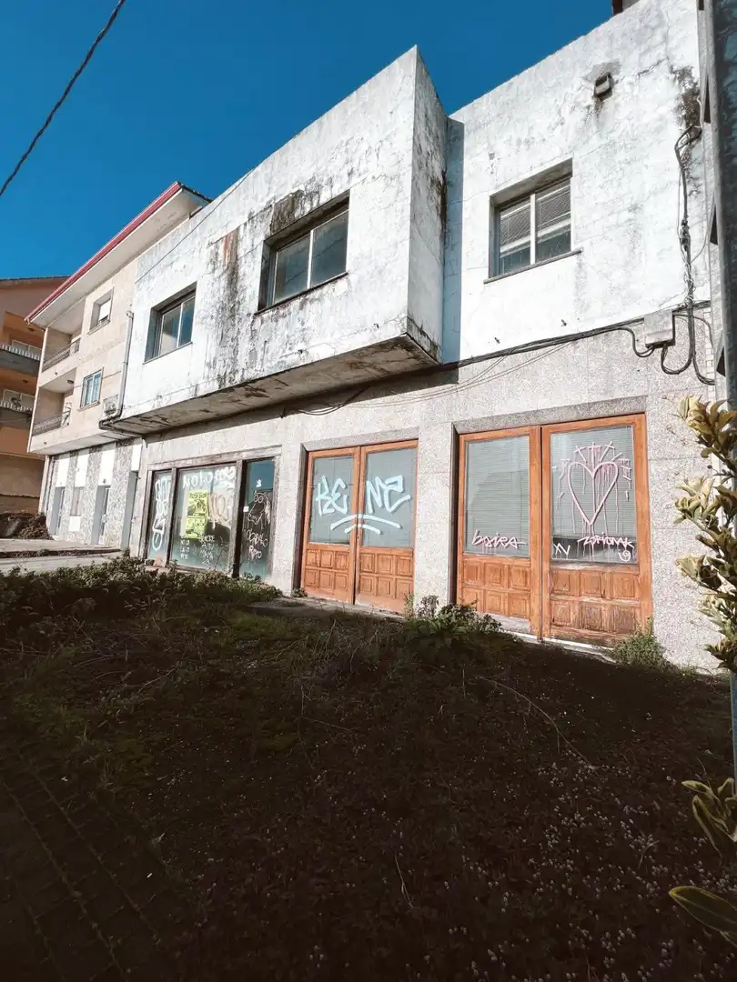 Vista exterior de Edificio en venta en Sanxenxo