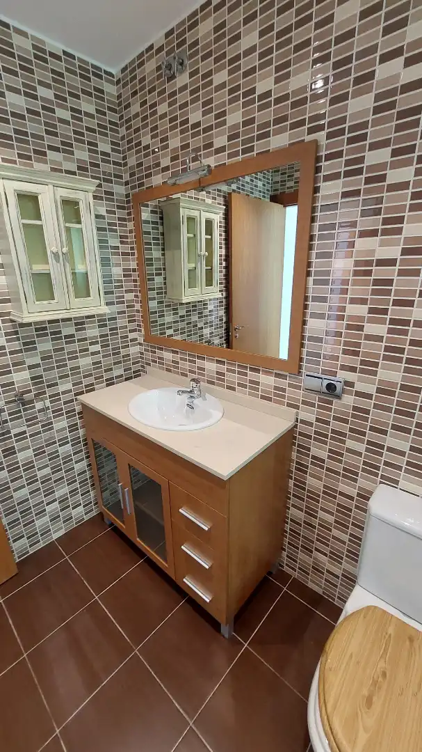 Baño de Casa adosada en venta en Vilafranca del Penedès con Aire acondicionado, Calefacción y Jardín privado