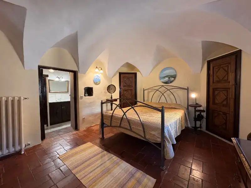 Habitación de Finca rústica en venta en Ullastret con Aire acondicionado, Calefacción y Jardín privado