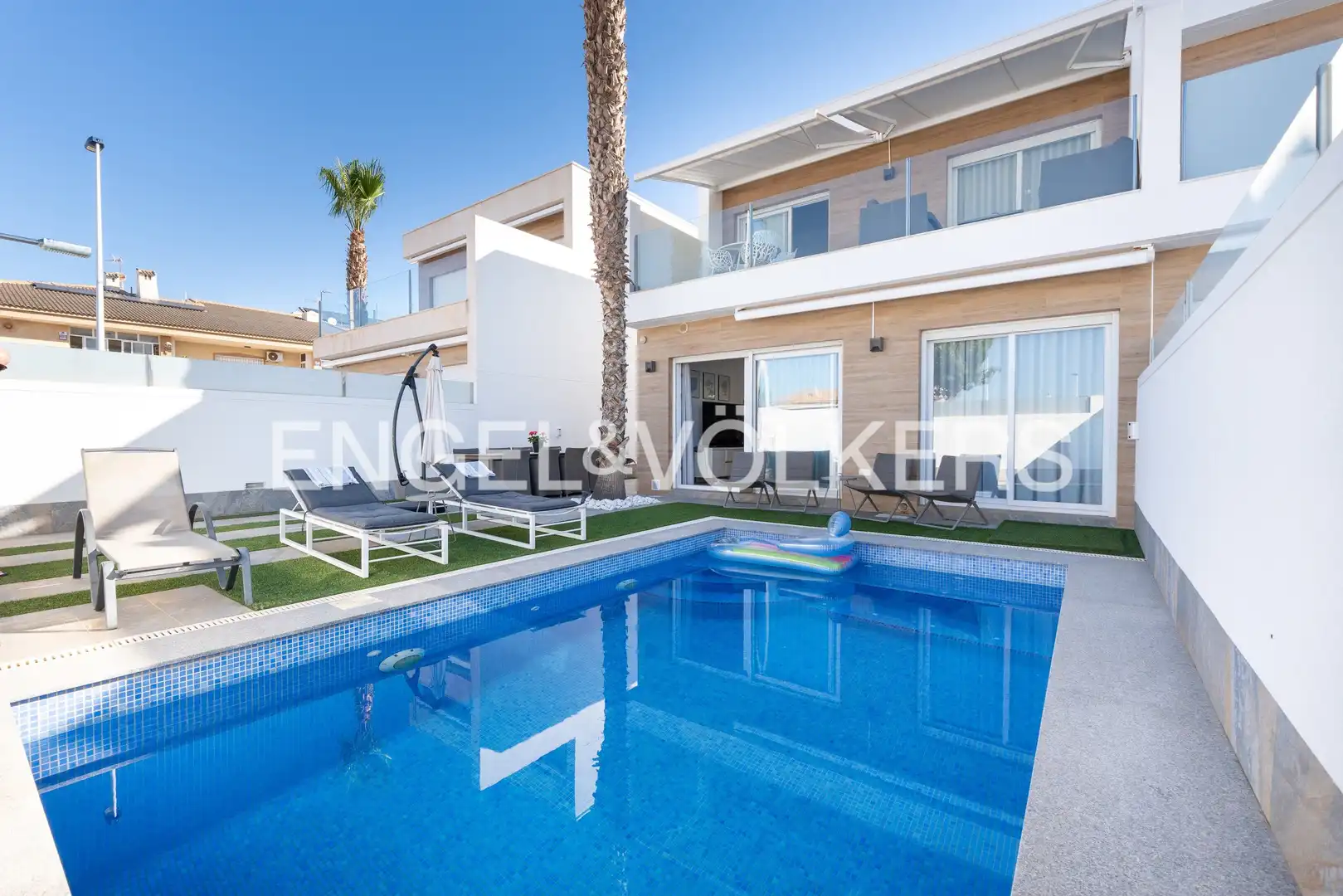 Vista exterior de Casa o chalet en venta en San Pedro del Pinatar con Aire acondicionado, Calefacción y Jardín privado
