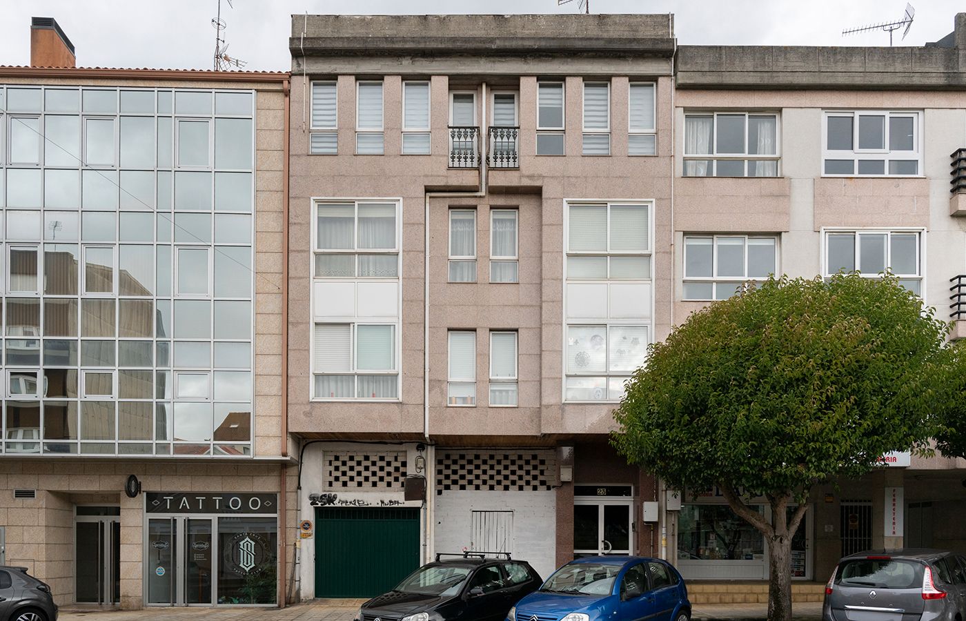 Vista exterior de Dúplex en venda en Oleiros amb Calefacció, Traster i Forn