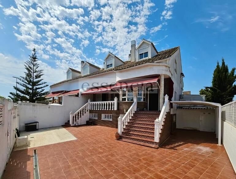 Vista exterior de Casa o xalet en venda en Gandia amb Aire condicionat, Terrassa i Balcó