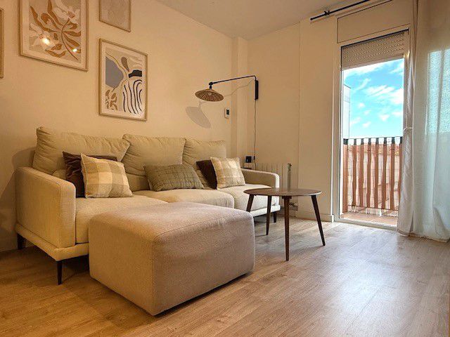 Sala d'estar de Pis en venda en Sant Boi de Llobregat amb Aire condicionat, Calefacció i Parquet