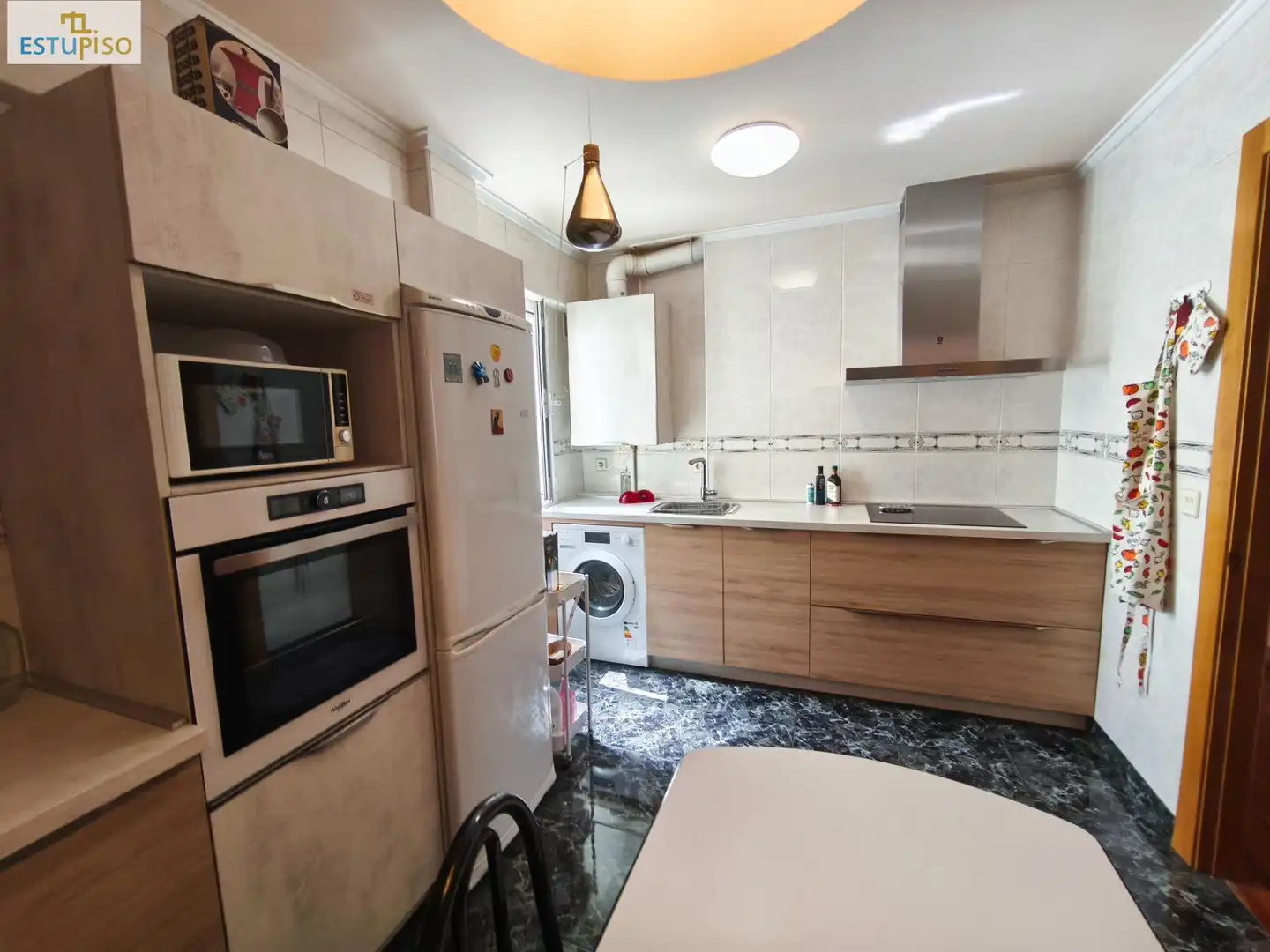 Cocina de Piso en venta en Vitoria - Gasteiz con Calefacción, Parquet y Amueblado