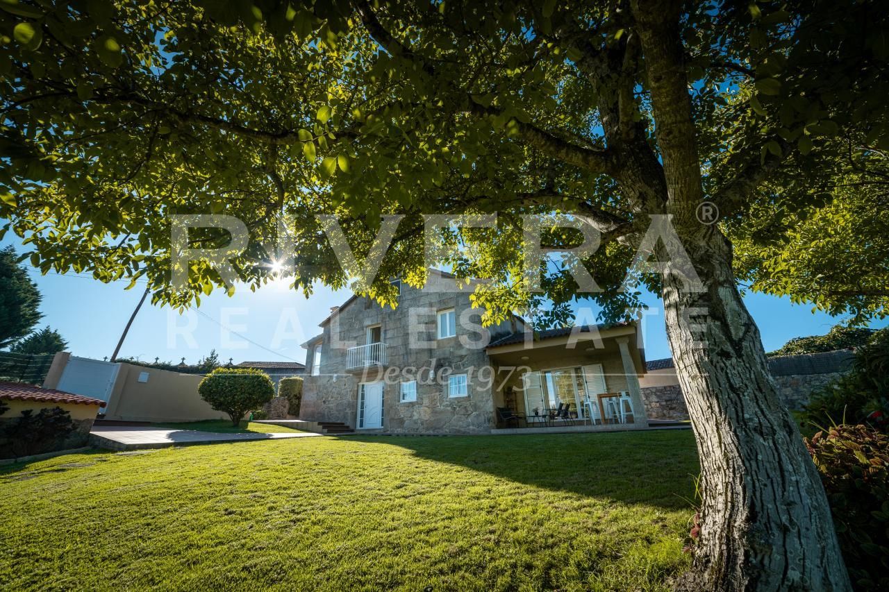 Exterior view of House or chalet for sale in Nigrán  with Heating, Private garden and Furnished