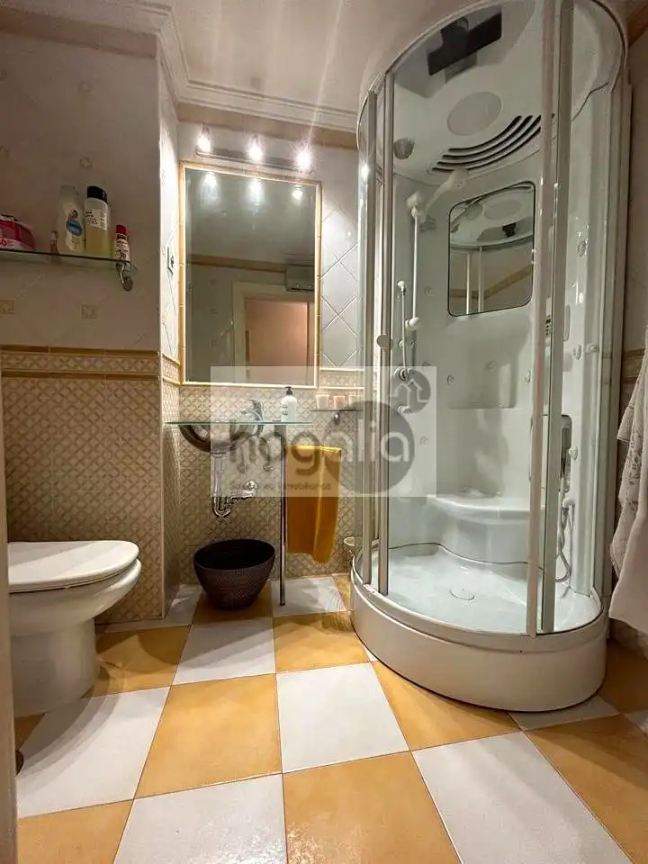 Badezimmer von Wohnung zum Verkauf in Sevilla mit Klimaanlage, Terrasse und Gemeinschaftspool