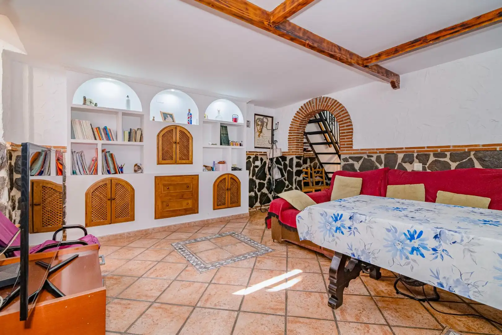 Sala d'estar de Casa adosada en venda en Las Gabias amb Aire condicionat, Terrassa i Moblat