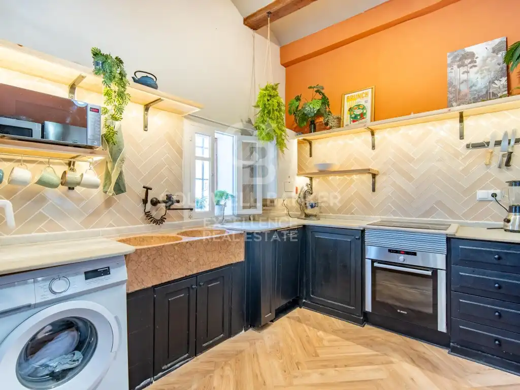 Kitchen of Flat for sale in Valencia  with Air Conditioner, Heating and Oven