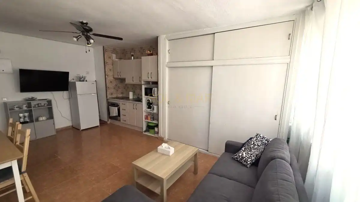 Sala d'estar de Apartament en venda en Torremolinos amb Aire condicionat, Calefacció i Moblat