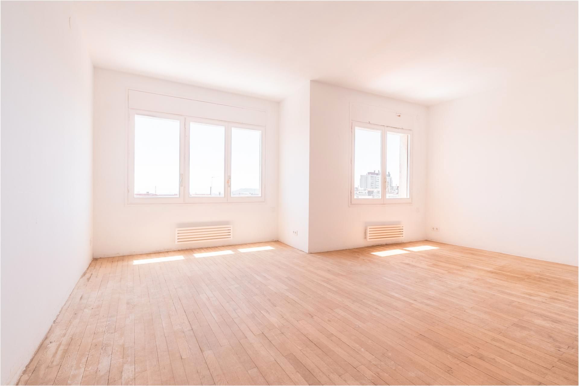 Sala d'estar de Pis en venda en  Barcelona Capital amb Parquet i Balcó