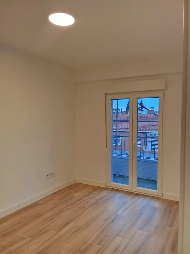 Dormitori de Pis de lloguer en Madrid amb Calefacció, Parquet i Terrassa