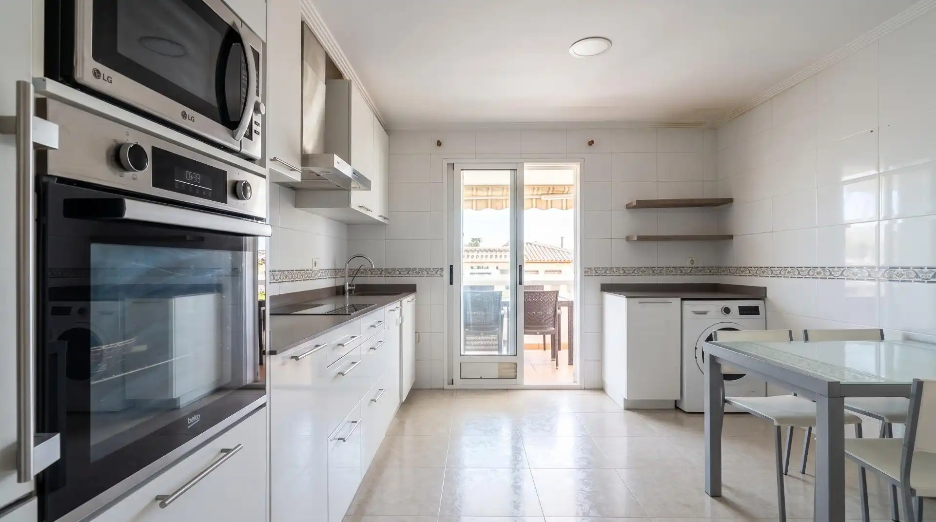 Cuina de Casa o xalet en venda en La Pobla de Vallbona amb Aire condicionat, Calefacció i Jardí privat