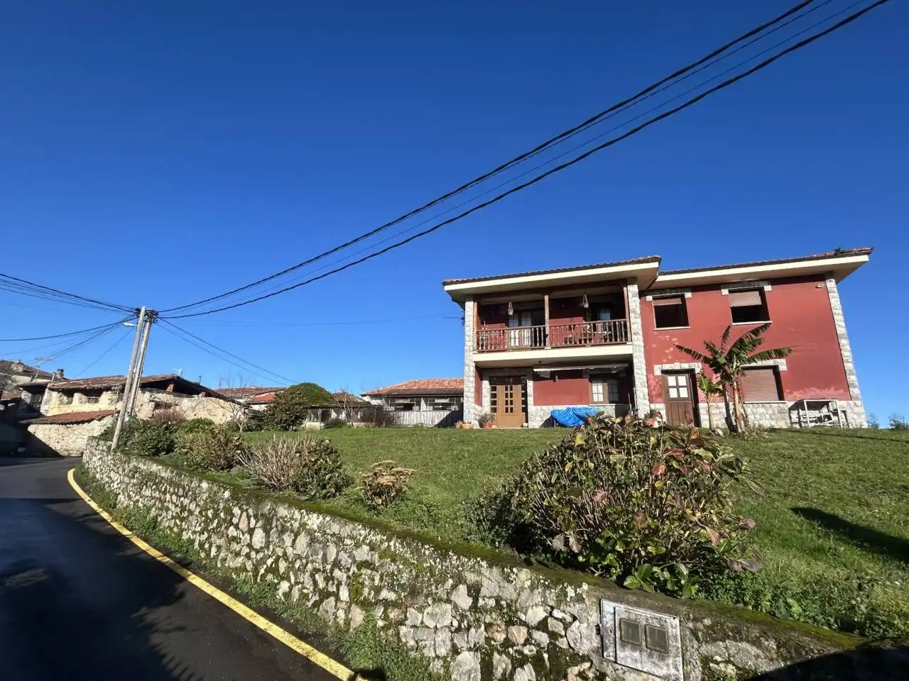 Außenansicht von Haus oder Chalet zum Verkauf in Llanes mit Heizung, Privatgarten und Terrasse