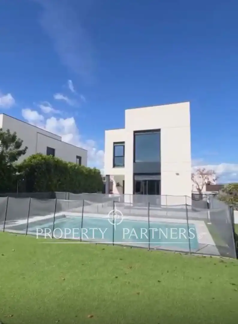 Vista exterior de Casa o xalet en venda en Bétera amb Aire condicionat, Calefacció i Jardí privat