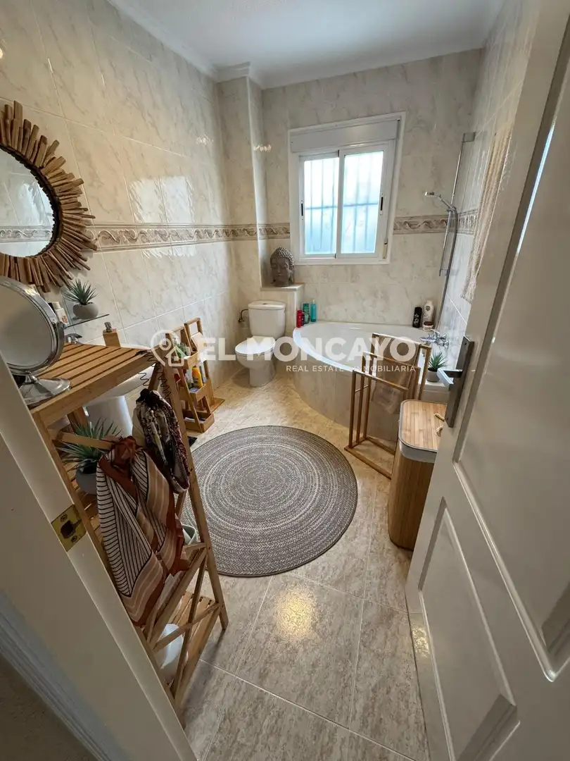 Baño de Casa adosada en venta en Rojales con Aire acondicionado, Calefacción y Jardín privado