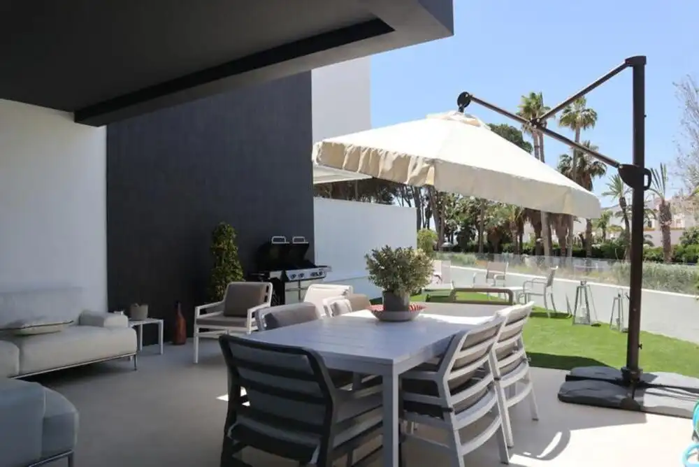 Terrassa de Casa adosada de lloguer en Estepona amb Aire condicionat, Jardí privat i Terrassa