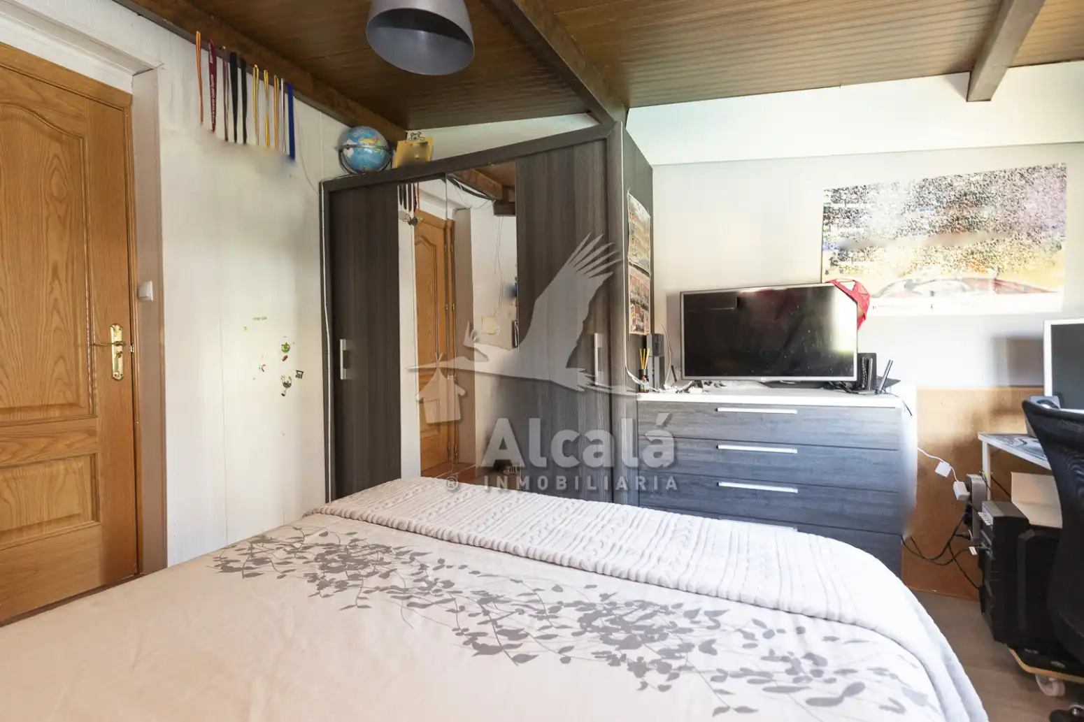 Habitación de Casa adosada en venta en Azuqueca de Henares con Aire acondicionado, Calefacción y Piscina