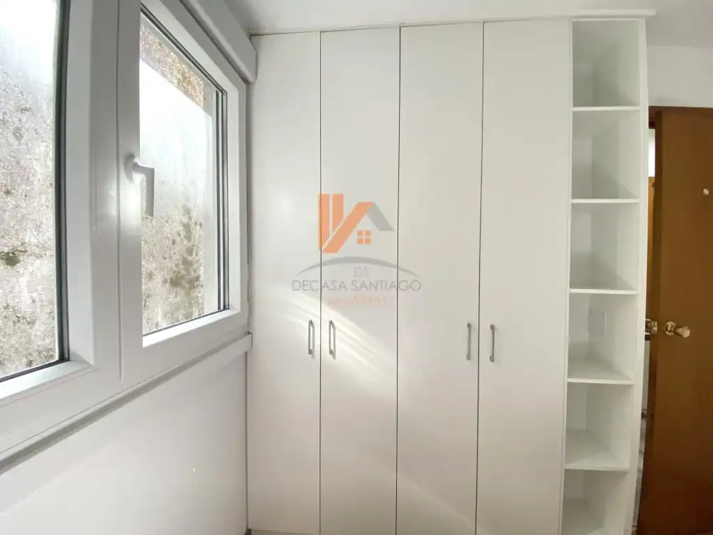 Dormitori de Apartament de lloguer en Santiago de Compostela  amb Terrassa i Moblat