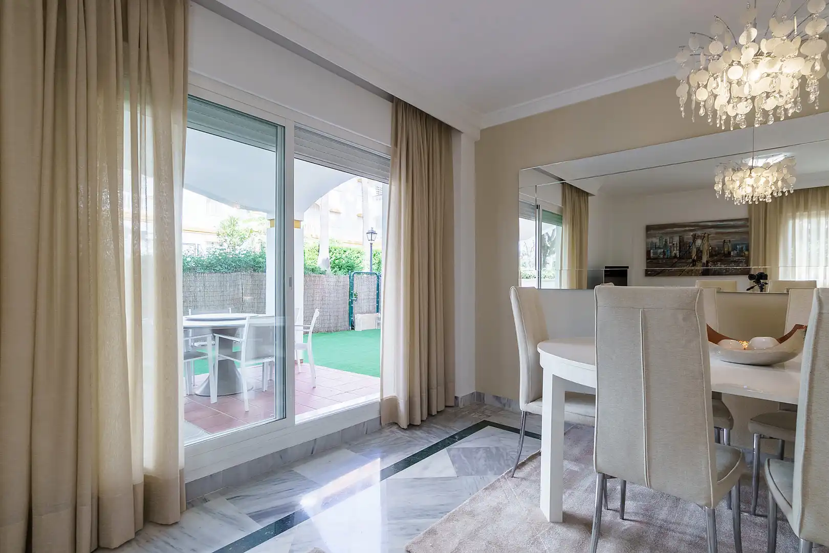Menjador de Planta baixa de lloguer en Marbella amb Terrassa, Piscina i Piscina comunitària