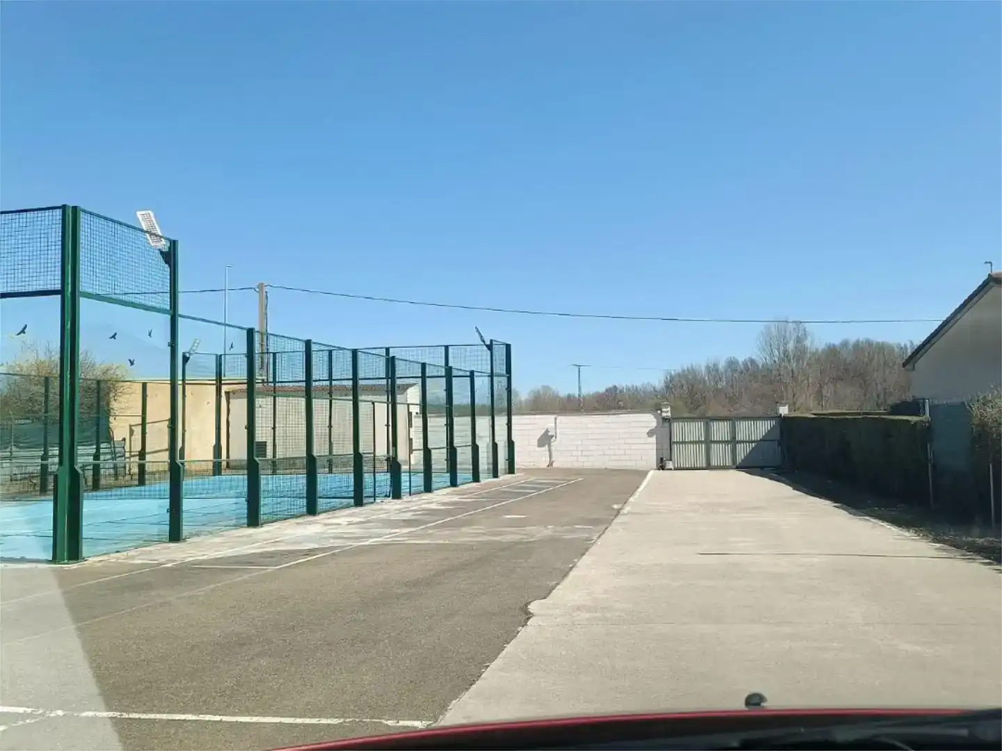 Piscina de Casa adosada en venda en Valdefresno