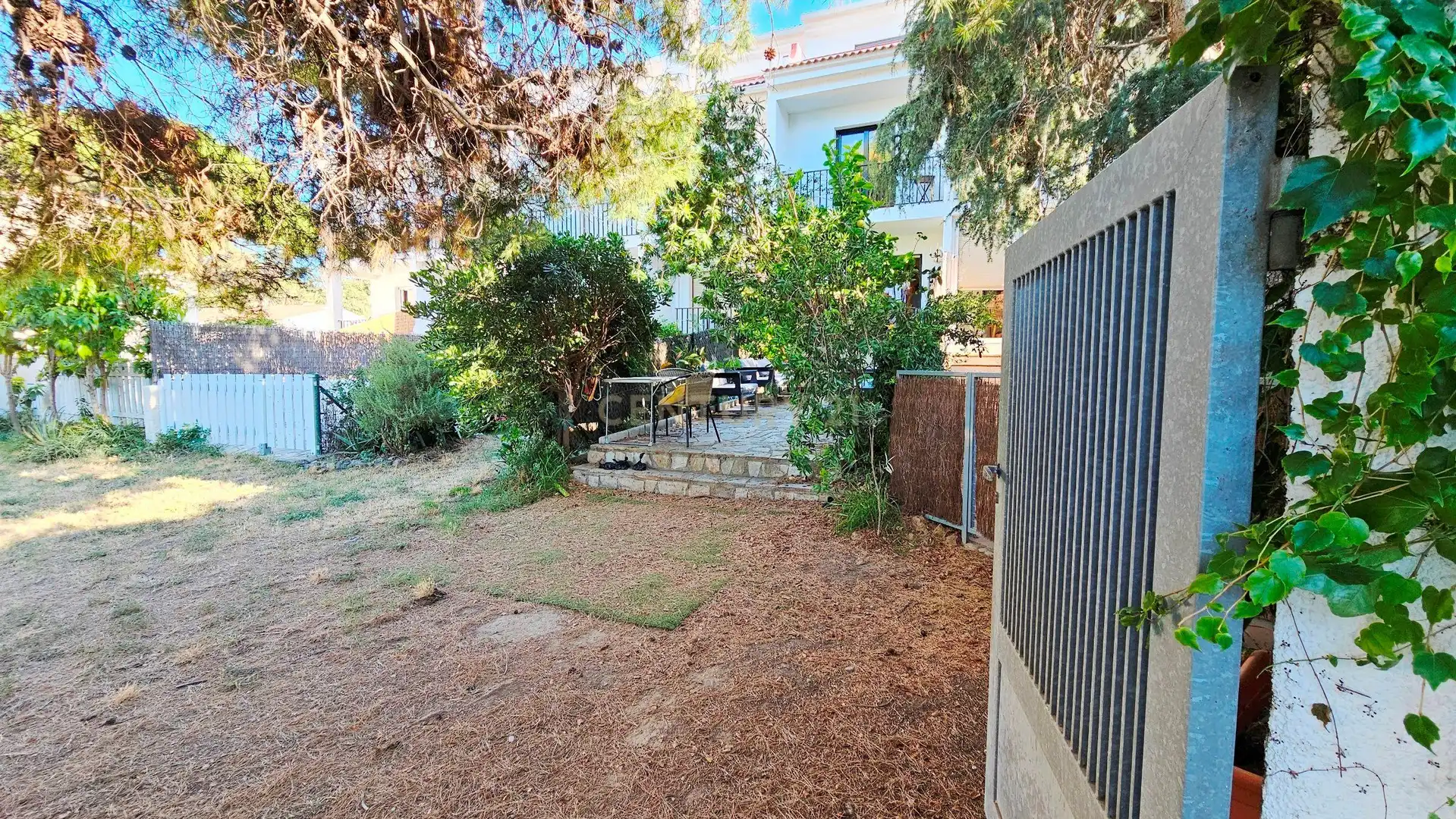 Garten von Einfamilien-Reihenhaus zum Verkauf in Llançà mit Privatgarten, Ofen und Waschmaschine