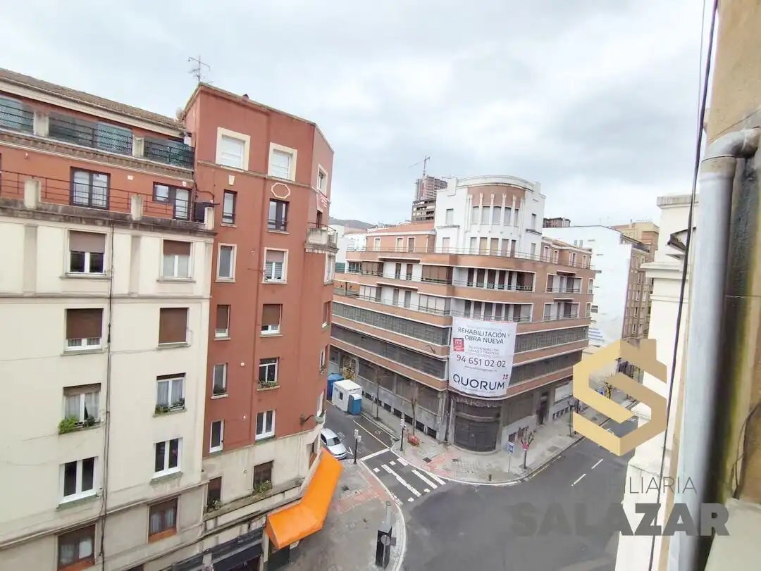 Vista exterior de Oficina en venda en Bilbao 