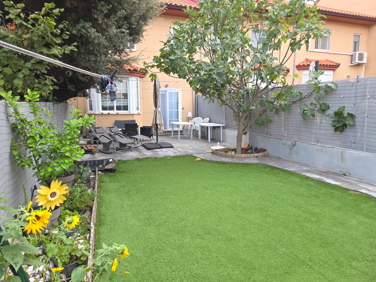 Adossat amb piscina en venda a La Pizarra