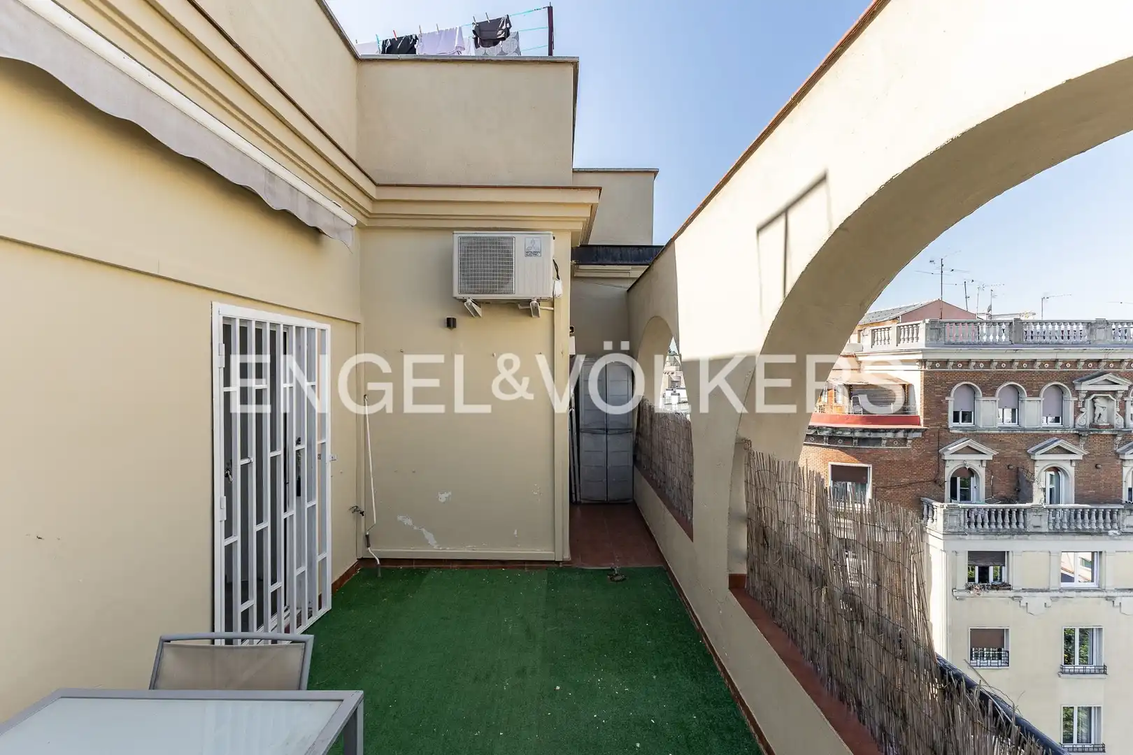 Terrasse von Wohnung zum Verkauf in Barcelona mit Klimaanlage, Heizung und Parkett