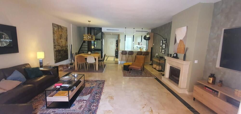 Sala d'estar de Casa adosada de lloguer en Marbella amb Aire condicionat, Terrassa i Traster